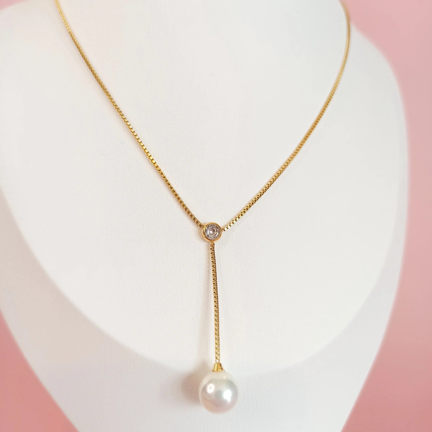 Collier en acier inoxydable Violeta avec une perle, en doré, zommé