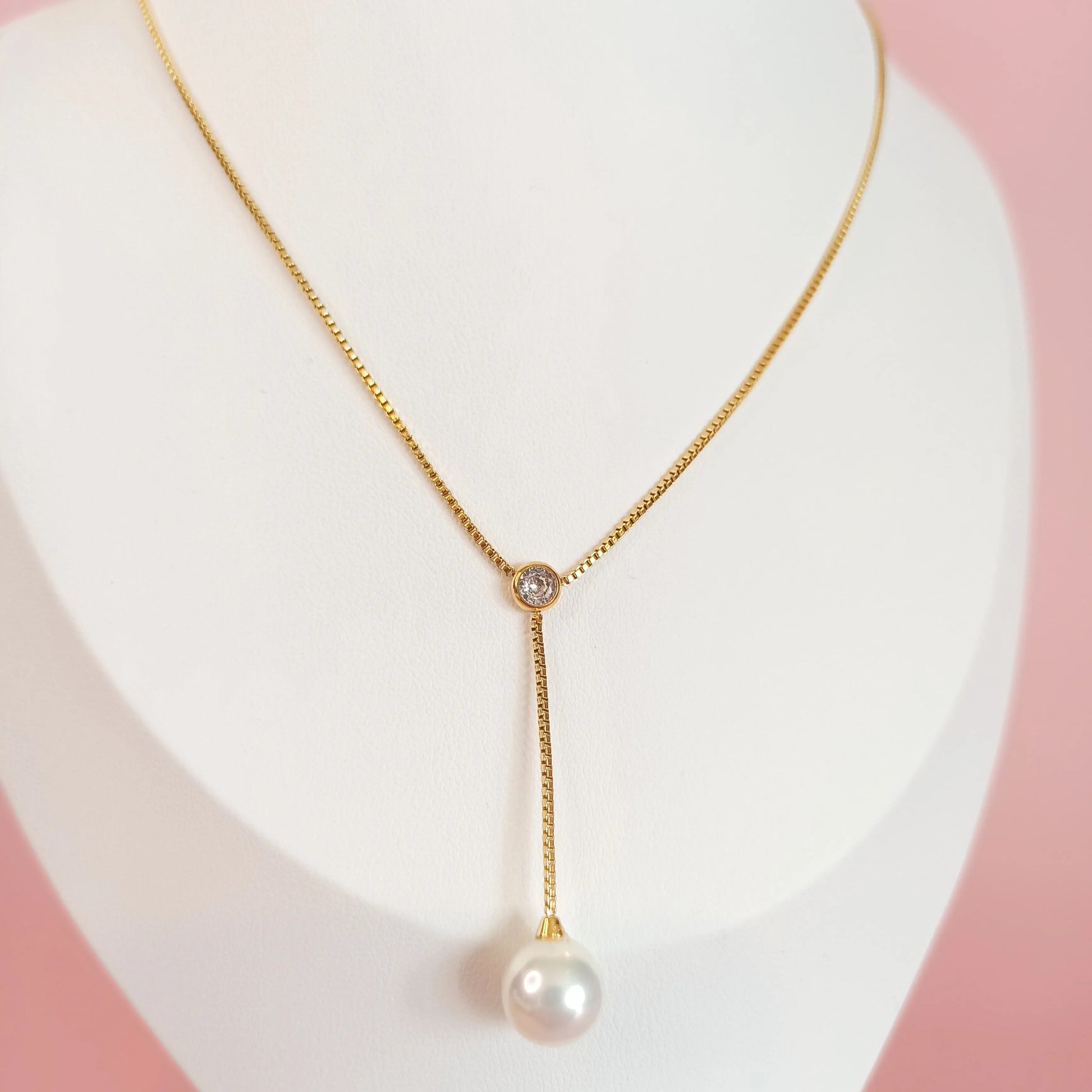 Collier en acier inoxydable Violeta avec une perle, en doré, zommé